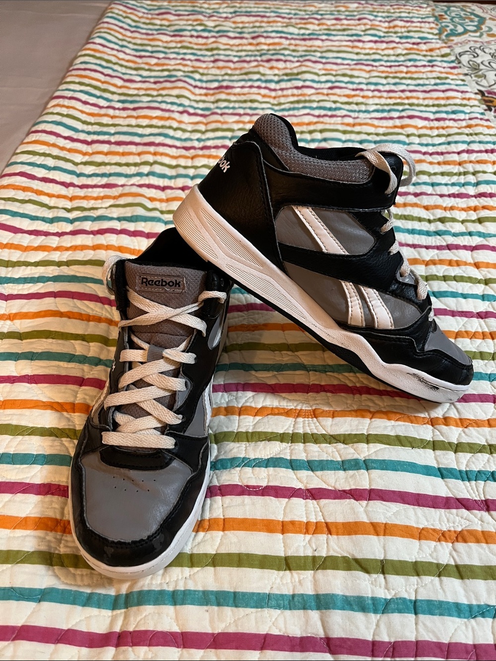 Gray and black Reebok youth size 5